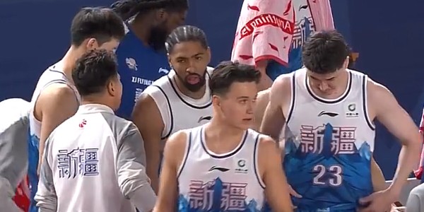 体育官方网址-广东队领先18分输球！记者3问杜锋：张皓嘉为何打这么久？