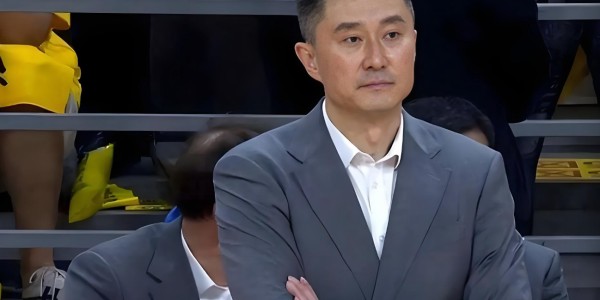 体育官方网址-广东队领先18分输球！记者3问杜锋：张皓嘉为何打这么久？