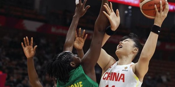乐鱼娱乐体育-中国女篮轻取马里开门红！3大功臣浮出水面，李月汝21+11统治内线